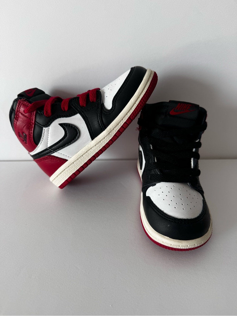 Nike Air Jordan 1 Mid Toddler 7C Black White Varsity Red
Shoes FD1413-106